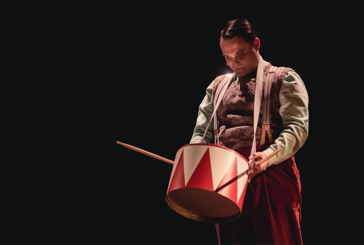 Aufnahme vom Theaterstück Die Blechtrommel unter der Regie von Werner Müller
