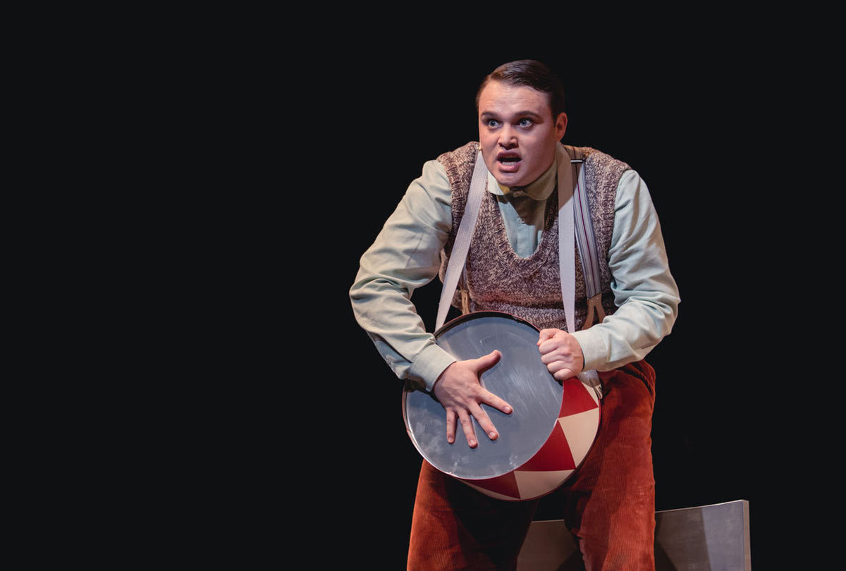 Aufnahme vom Theaterstück Die Blechtrommel unter der Regie von Werner Müller